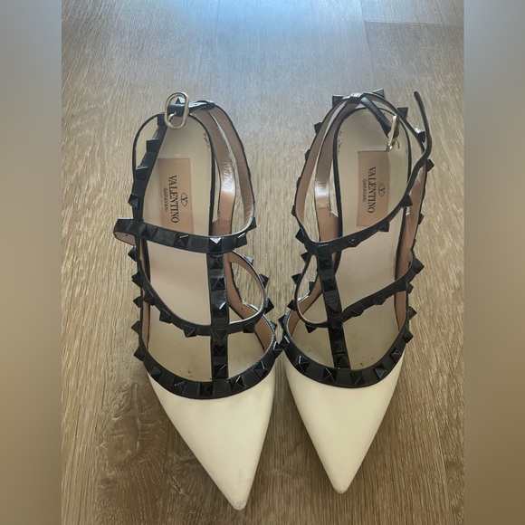 VALENTINO Garavani Vintage Studded Stilettos - Picture 1 of 8